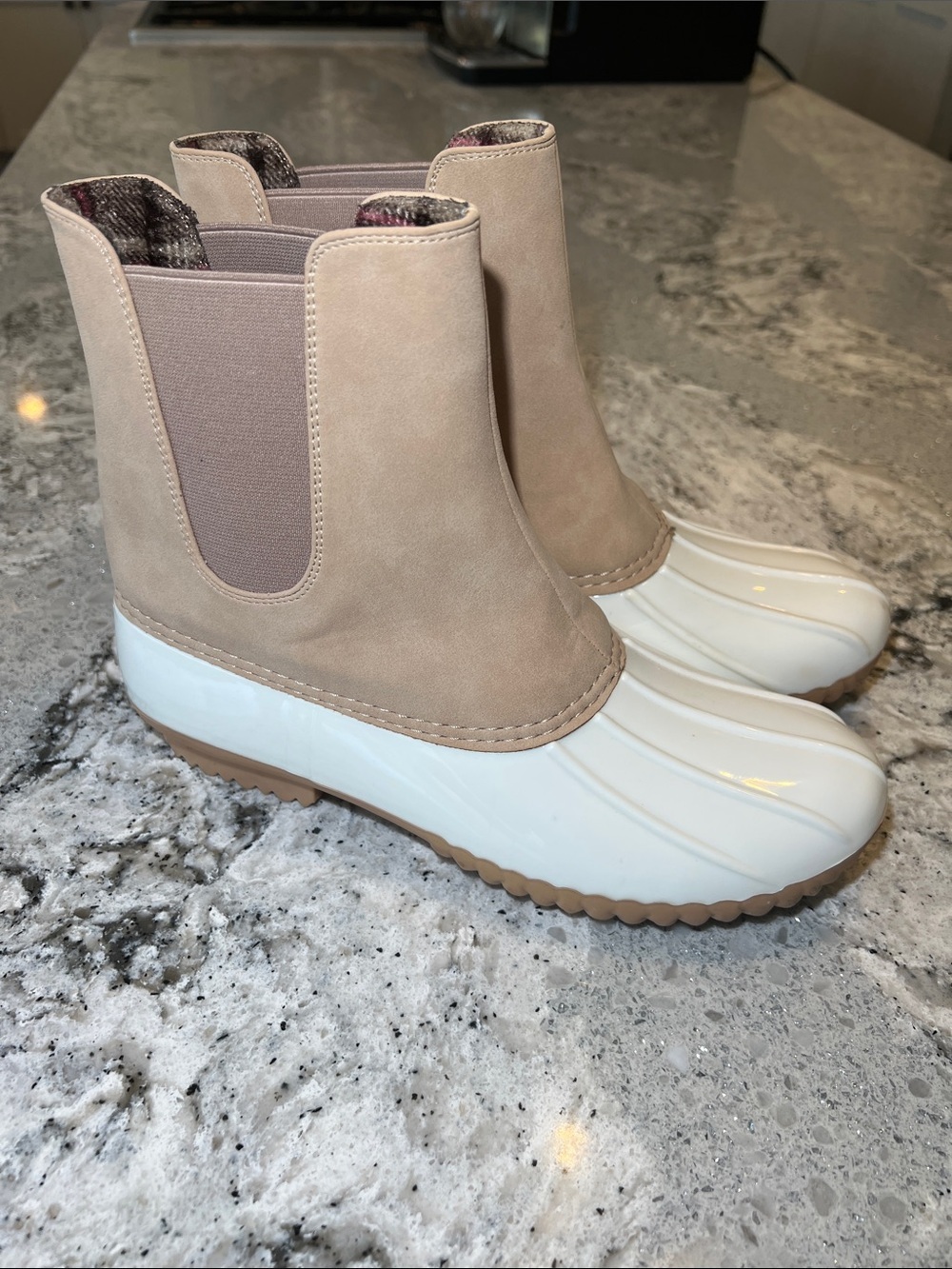 NWOB ZBY Neutral Chelsea Duck Boots Waterproof Ankle Rain Boots Size 8.5